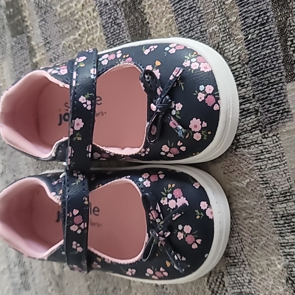 Sale...BUNDLE OF 3 TODDLER SHOES - Picture 7 of 8